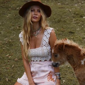 Chasing Unicorns✨ Accidentally In Love Crochet Top sz M